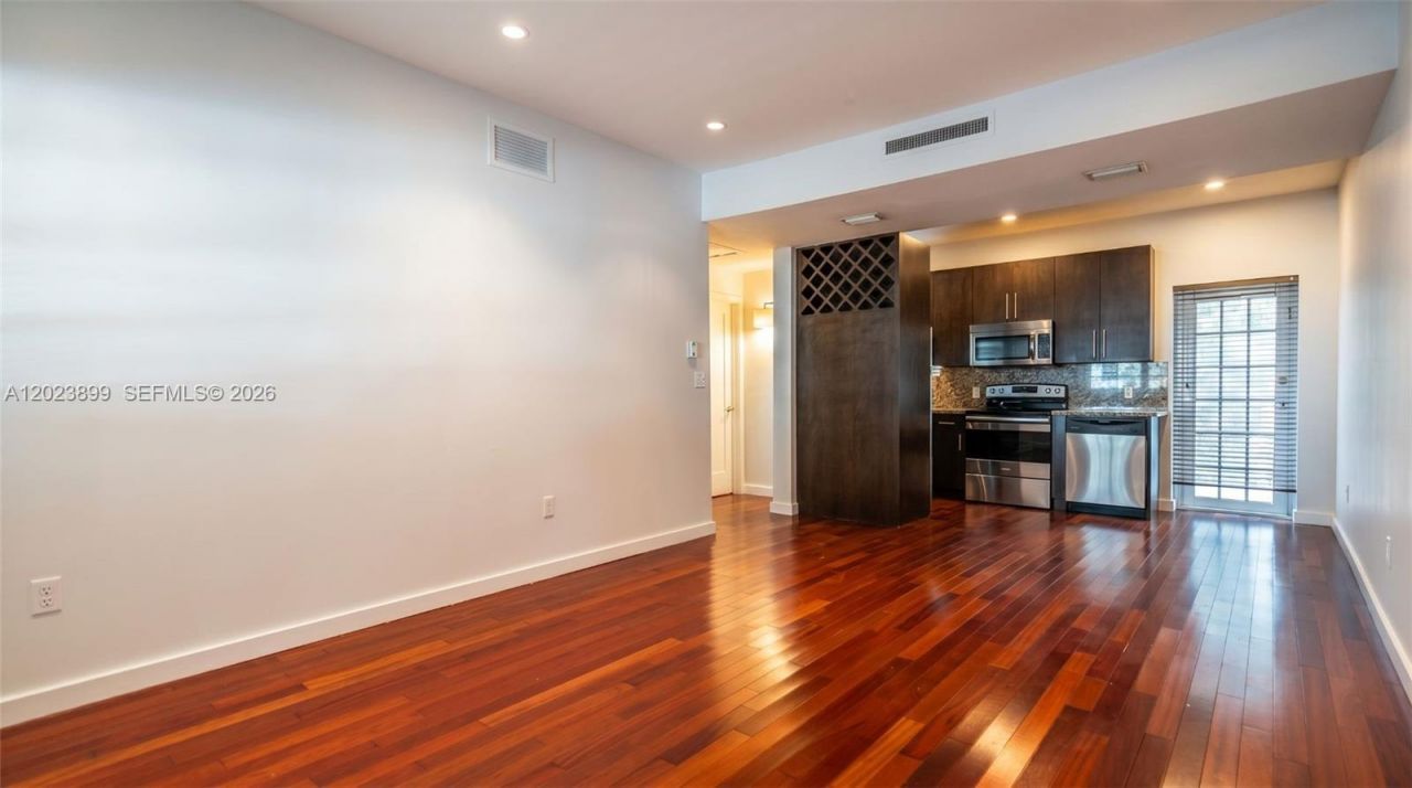 1438 Meridian Ave , Miami Beach, FL 33139 Photo