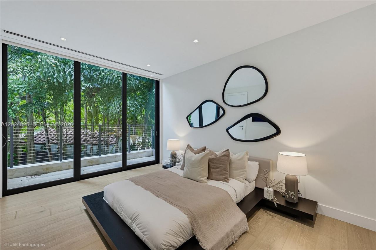 420 N Hibiscus Dr, Miami Beach, FL 33139 Photo