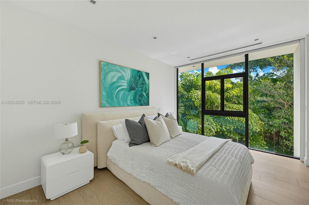 420 N Hibiscus Dr, Miami Beach, FL 33139 Photo