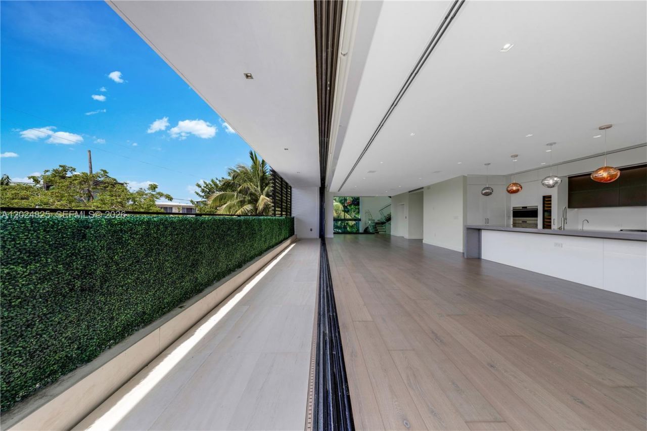 420 N Hibiscus Dr , Miami Beach, FL 33139 Photo