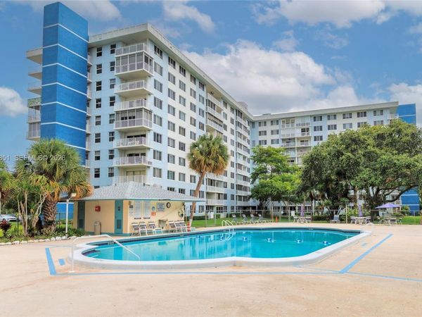 4200 Hillcrest Dr, Unit 504, Hollywood, FL 33021