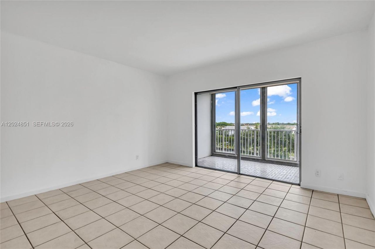 4200 Hillcrest Dr, Unit 504, Hollywood, FL 33021 Photo