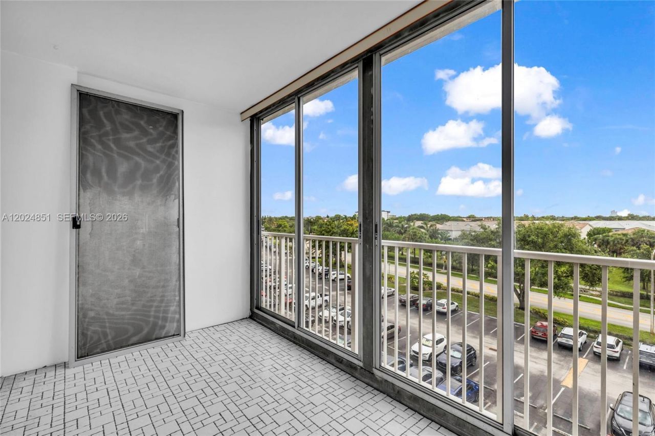 4200 Hillcrest Dr, Unit 504, Hollywood, FL 33021 Photo