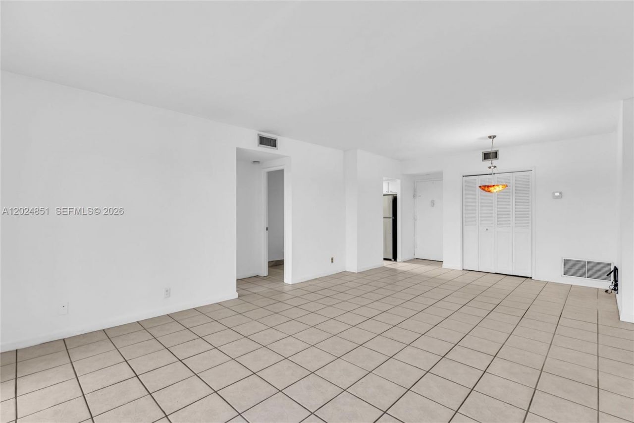4200 Hillcrest Dr, Unit 504, Hollywood, FL 33021 Photo