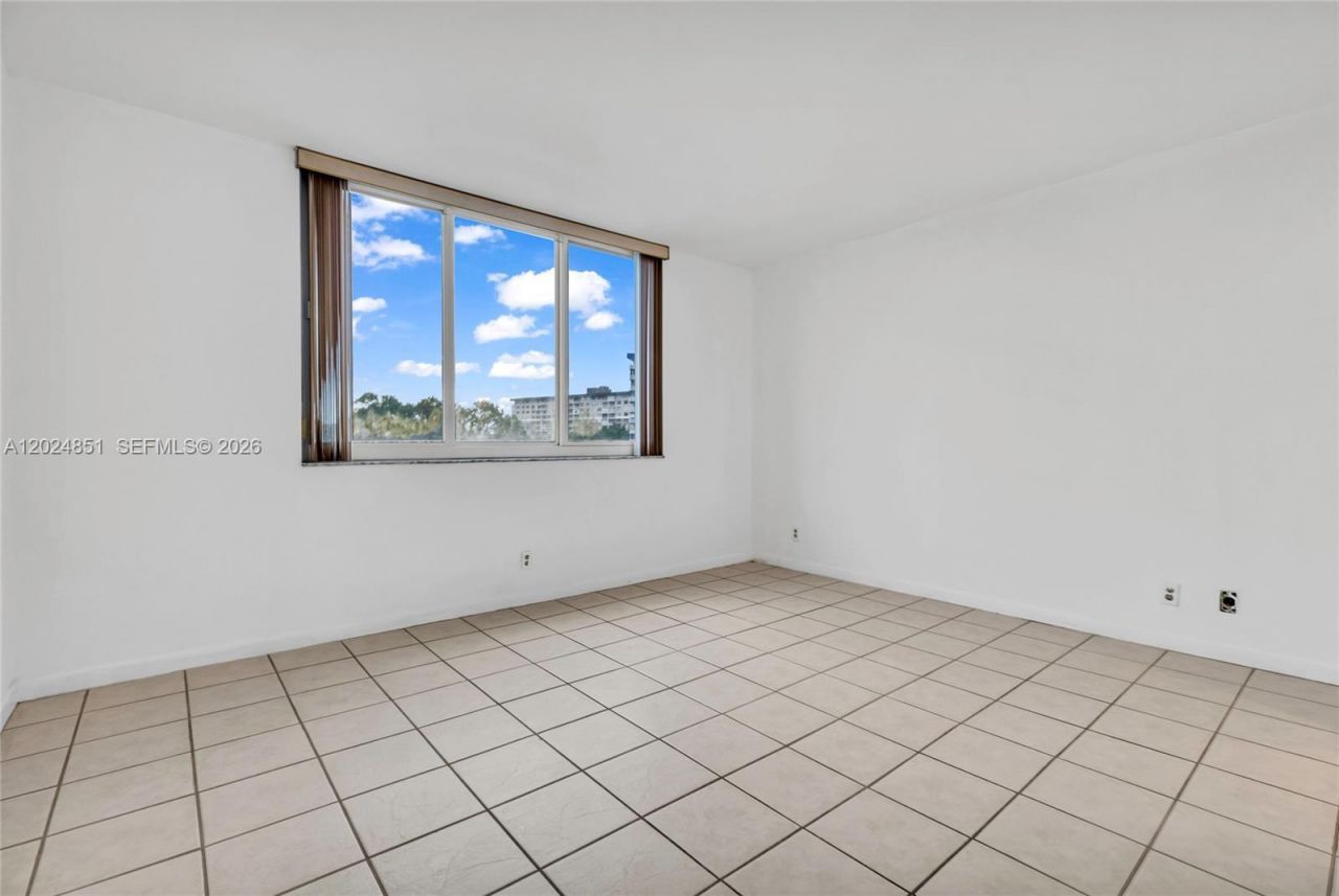 4200 Hillcrest Dr, Unit 504, Hollywood, FL 33021 Photo