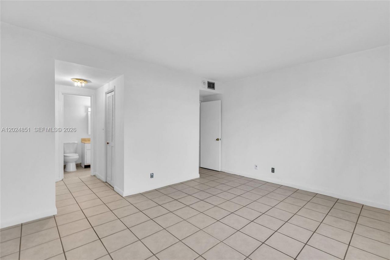 4200 Hillcrest Dr, Unit 504, Hollywood, FL 33021 Photo
