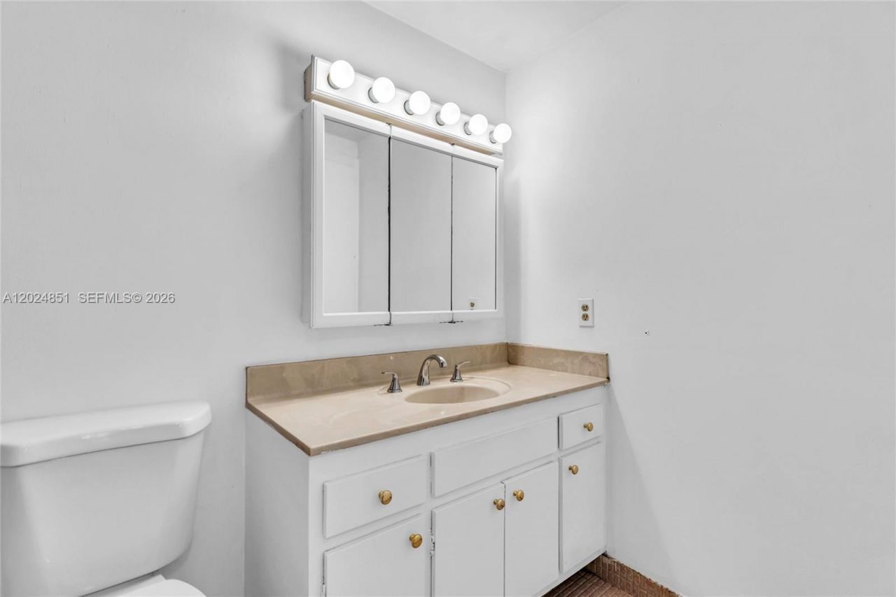 4200 Hillcrest Dr, Unit 504, Hollywood, FL 33021 Photo