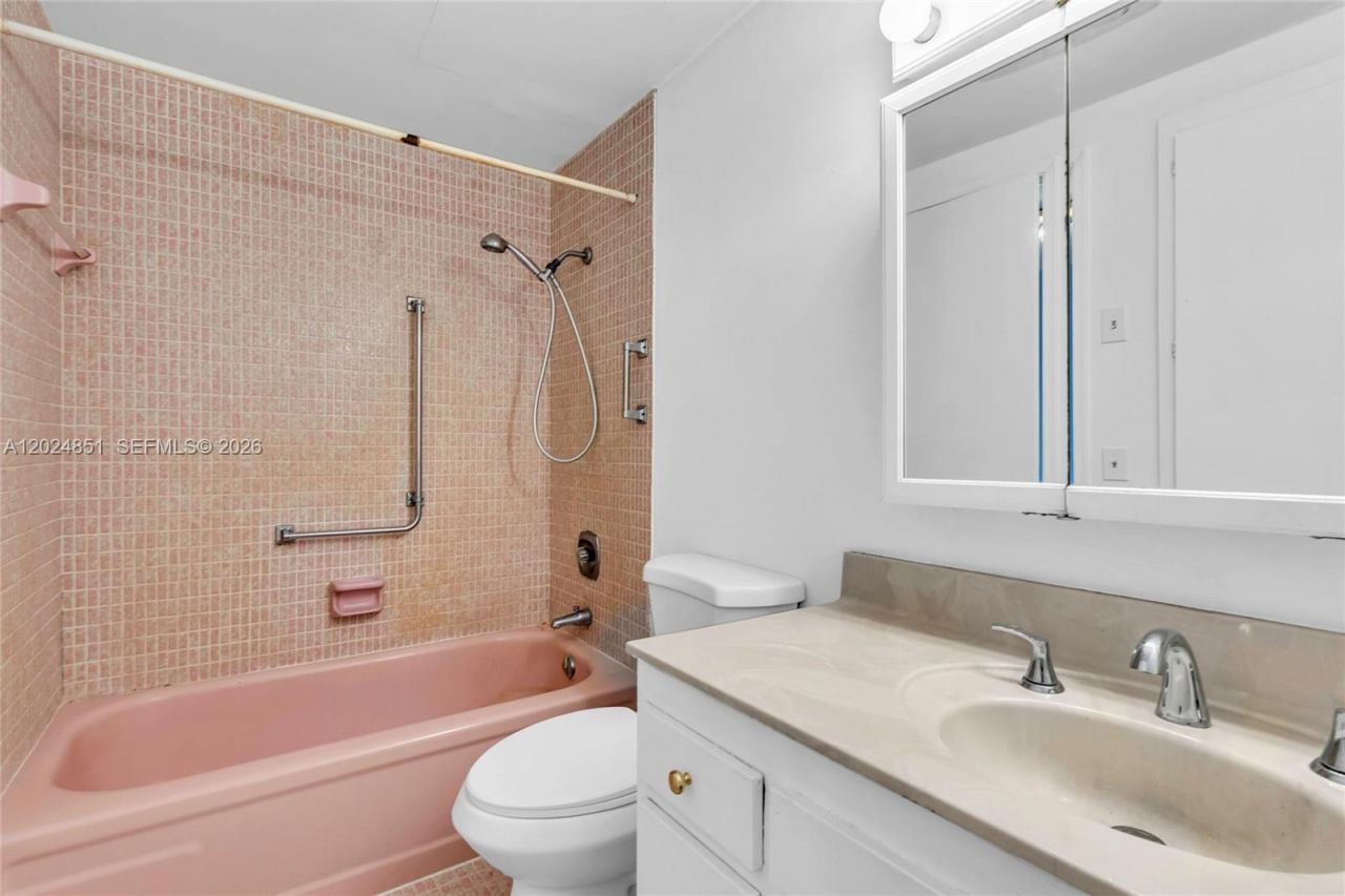4200 Hillcrest Dr, Unit 504, Hollywood, FL 33021 Photo