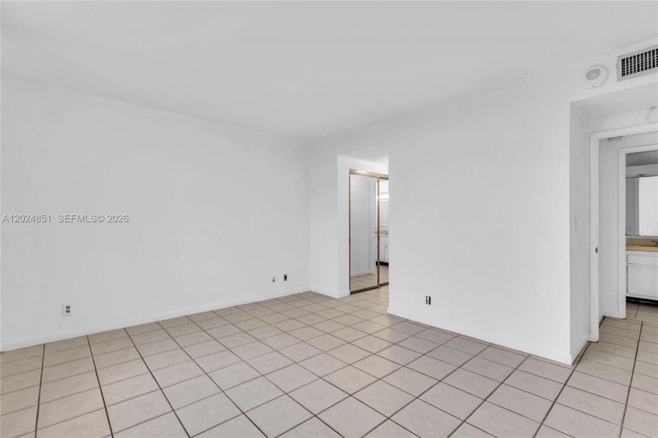 4200 Hillcrest Dr, Unit 504, Hollywood, FL 33021 Photo