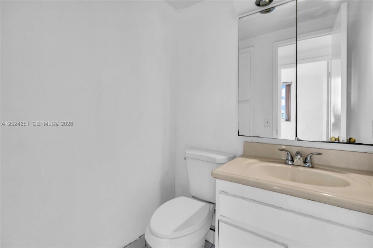 4200 Hillcrest Dr, Unit 504, Hollywood, FL 33021 Photo