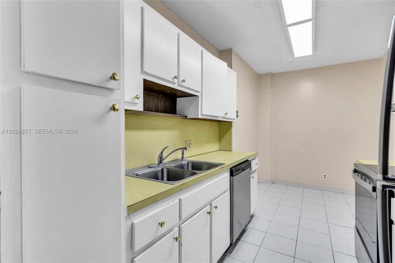 4200 Hillcrest Dr, Unit 504, Hollywood, FL 33021 Photo