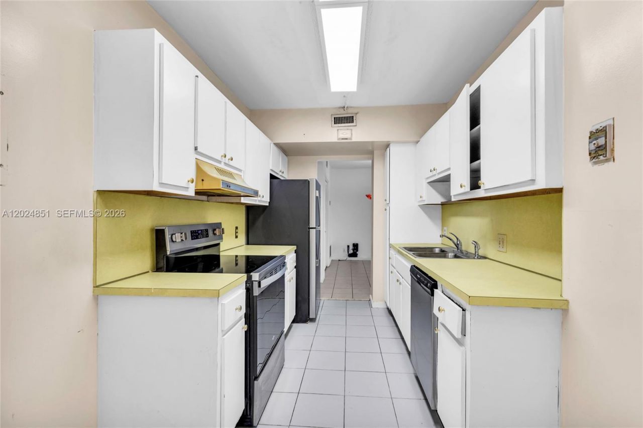 4200 Hillcrest Dr, Unit 504, Hollywood, FL 33021 Photo