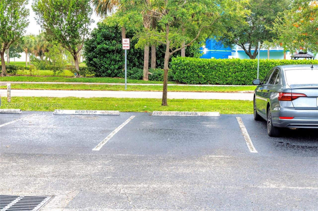 4200 Hillcrest Dr, Unit 504, Hollywood, FL 33021 Photo
