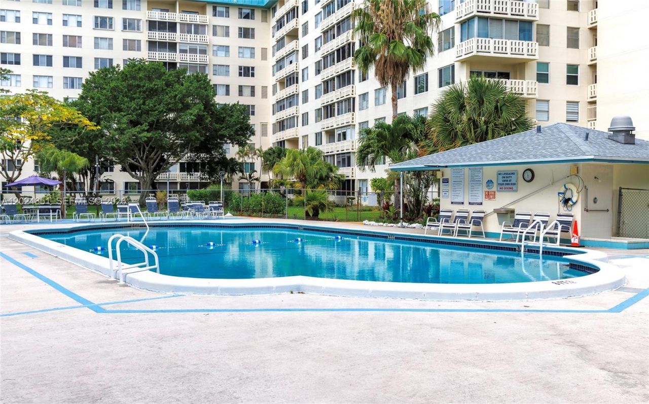 4200 Hillcrest Dr, Unit 504, Hollywood, FL 33021 Photo