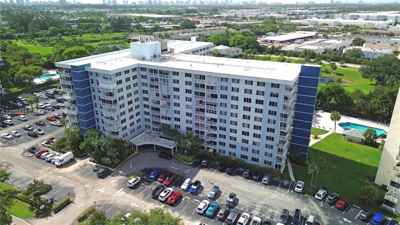 4200 Hillcrest Dr, Unit 504, Hollywood, FL 33021 Photo
