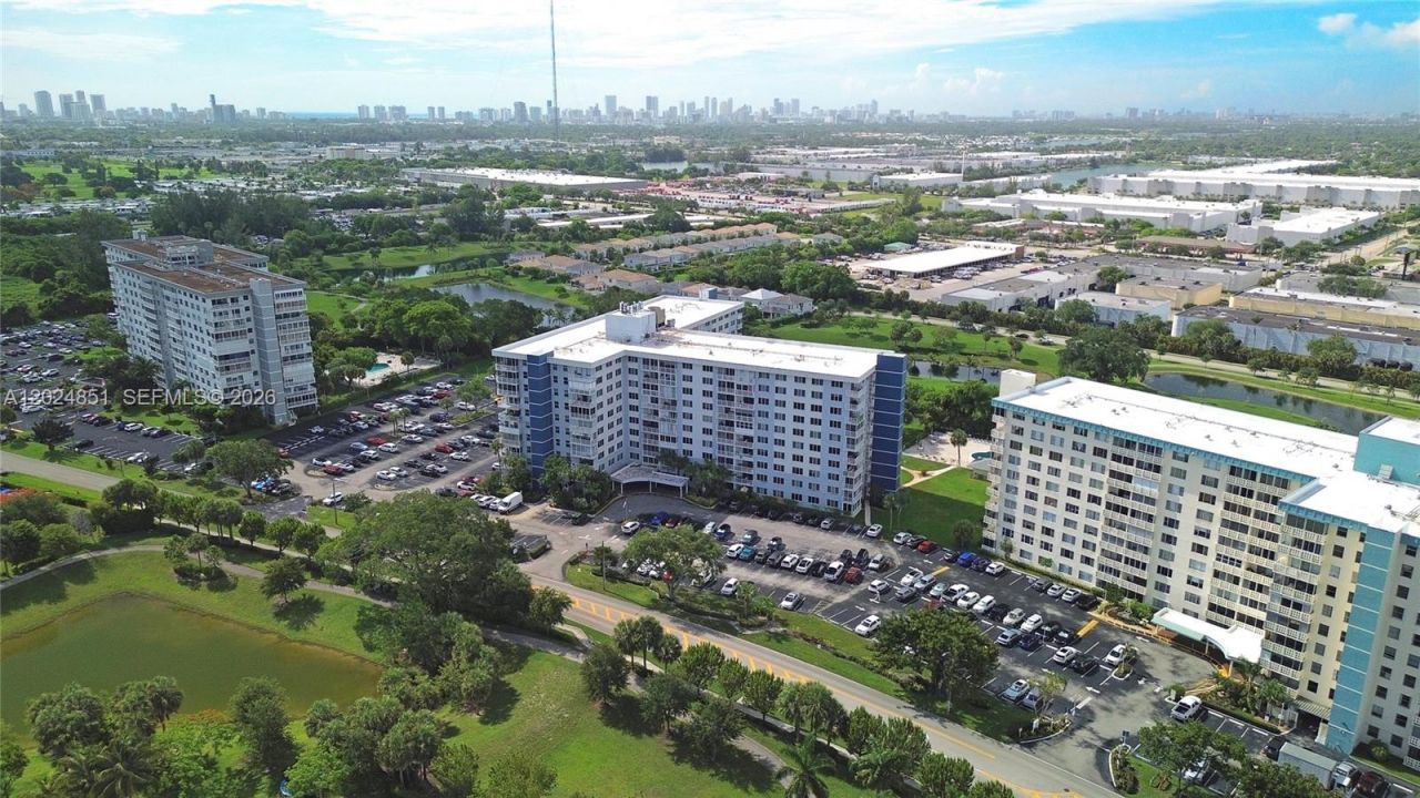 4200 Hillcrest Dr, Unit 504, Hollywood, FL 33021 Photo