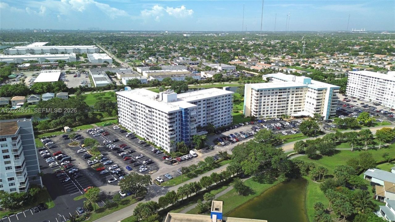 4200 Hillcrest Dr, Unit 504, Hollywood, FL 33021 Photo
