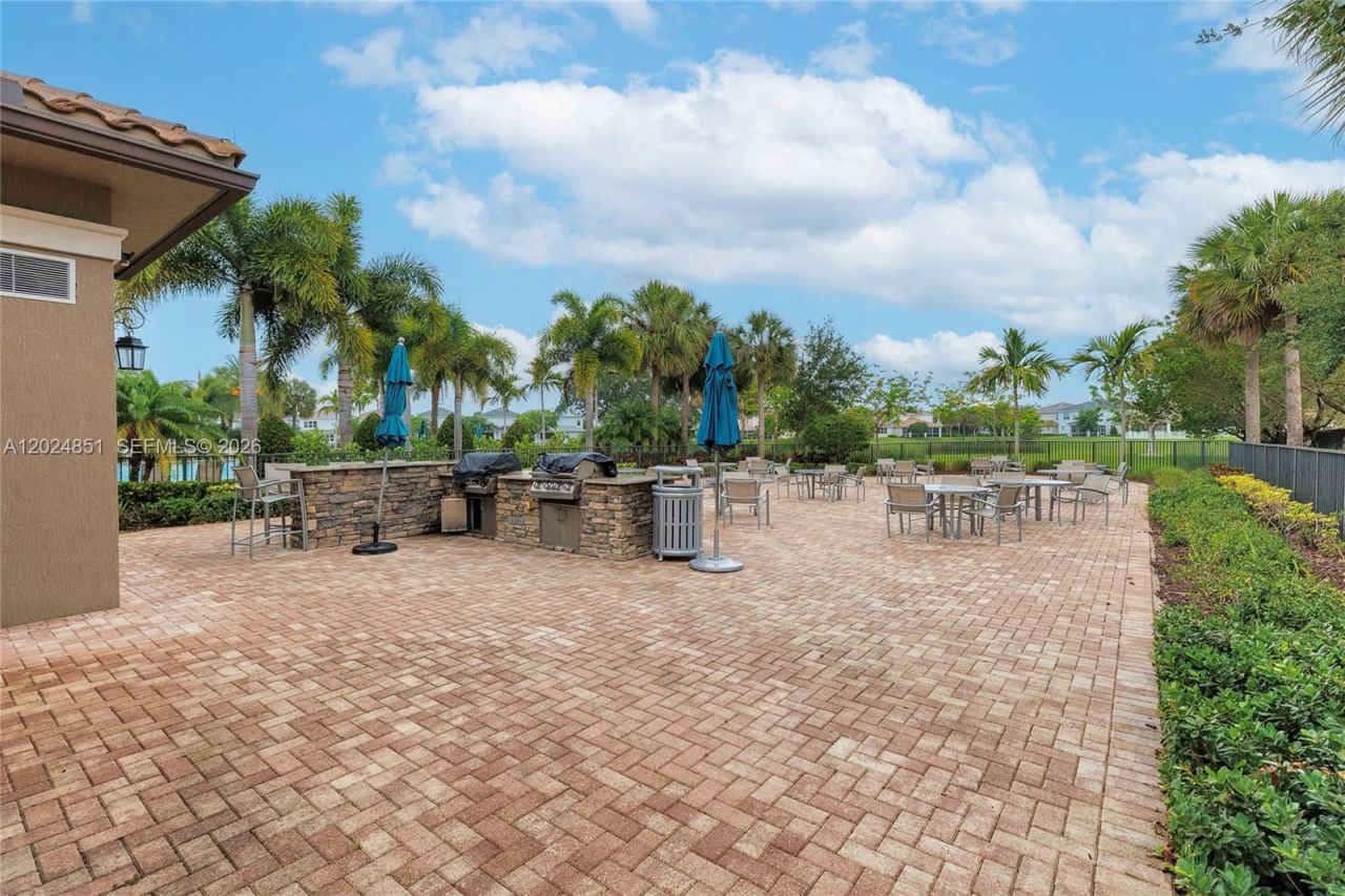 4200 Hillcrest Dr, Unit 504, Hollywood, FL 33021 Photo