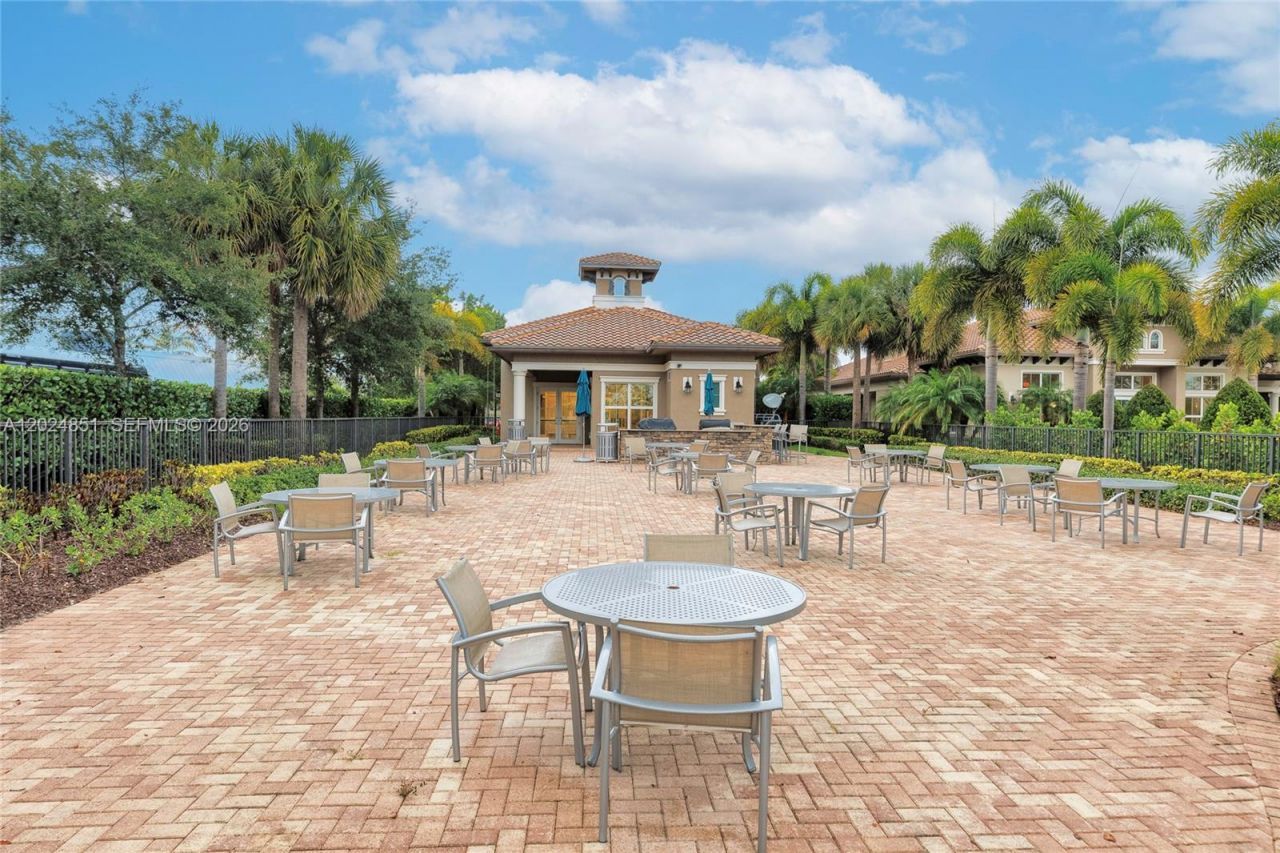 4200 Hillcrest Dr, Unit 504, Hollywood, FL 33021 Photo