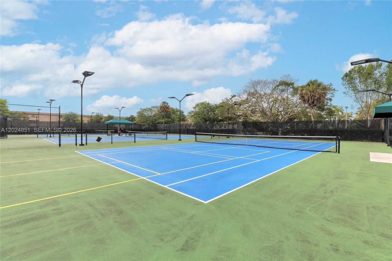 4200 Hillcrest Dr, Unit 504, Hollywood, FL 33021 Photo
