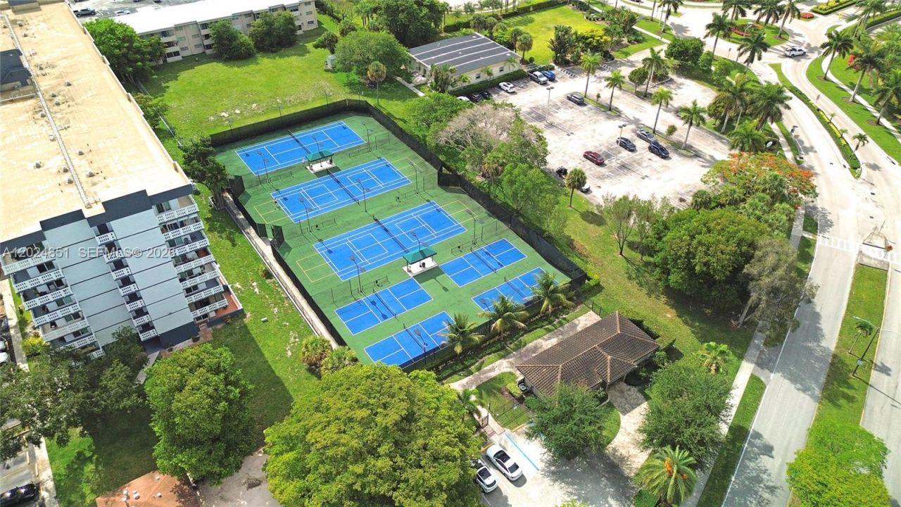 4200 Hillcrest Dr, Unit 504, Hollywood, FL 33021 Photo