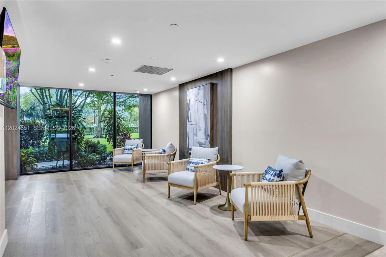 4200 Hillcrest Dr, Unit 504, Hollywood, FL 33021 Photo