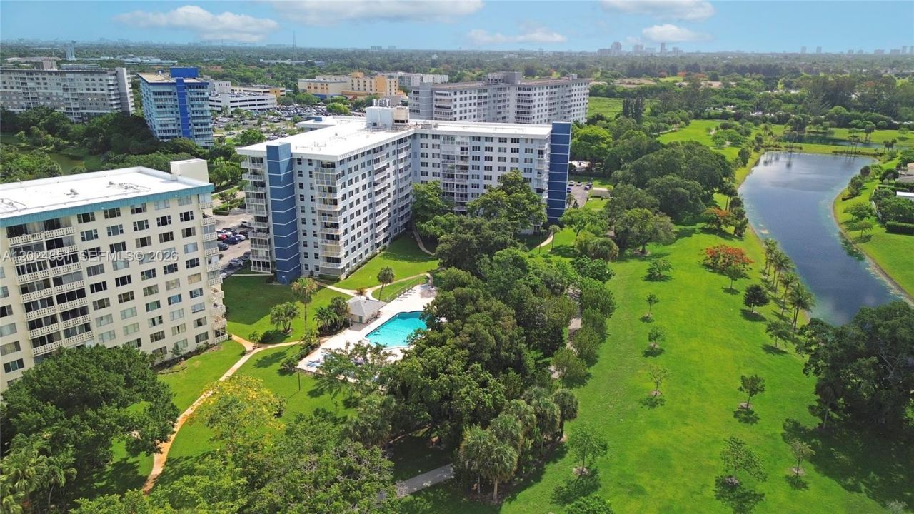 4200 Hillcrest Dr, Unit 504, Hollywood, FL 33021 Photo