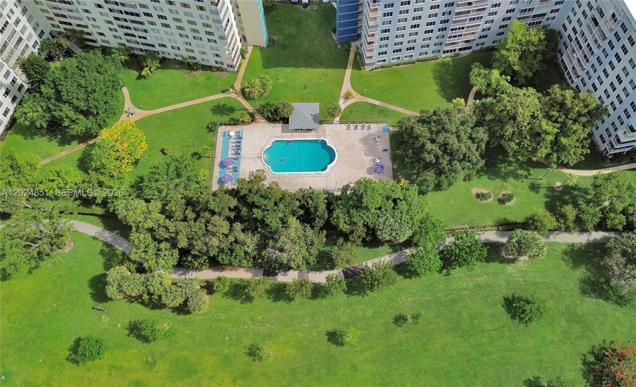 4200 Hillcrest Dr, Unit 504, Hollywood, FL 33021 Photo