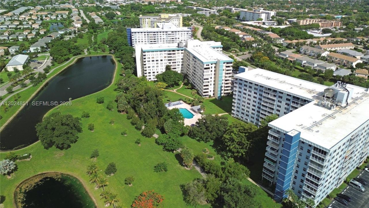 4200 Hillcrest Dr, Unit 504, Hollywood, FL 33021 Photo