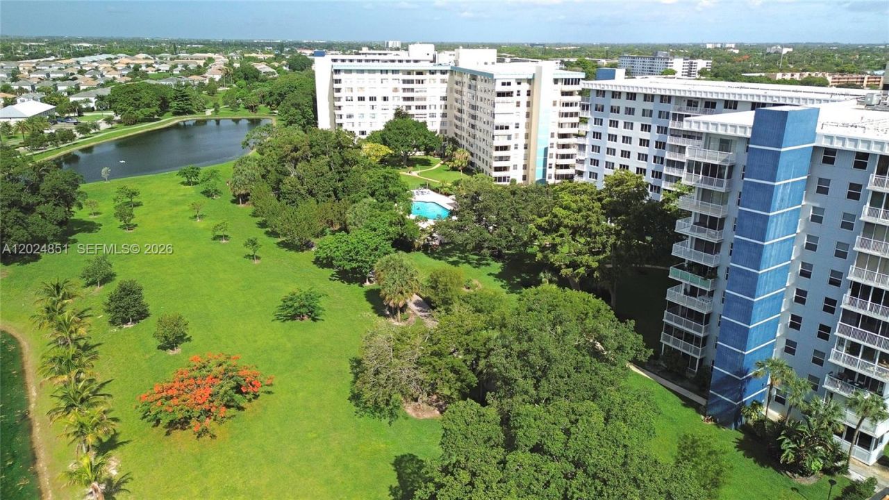 4200 Hillcrest Dr, Unit 504, Hollywood, FL 33021 Photo