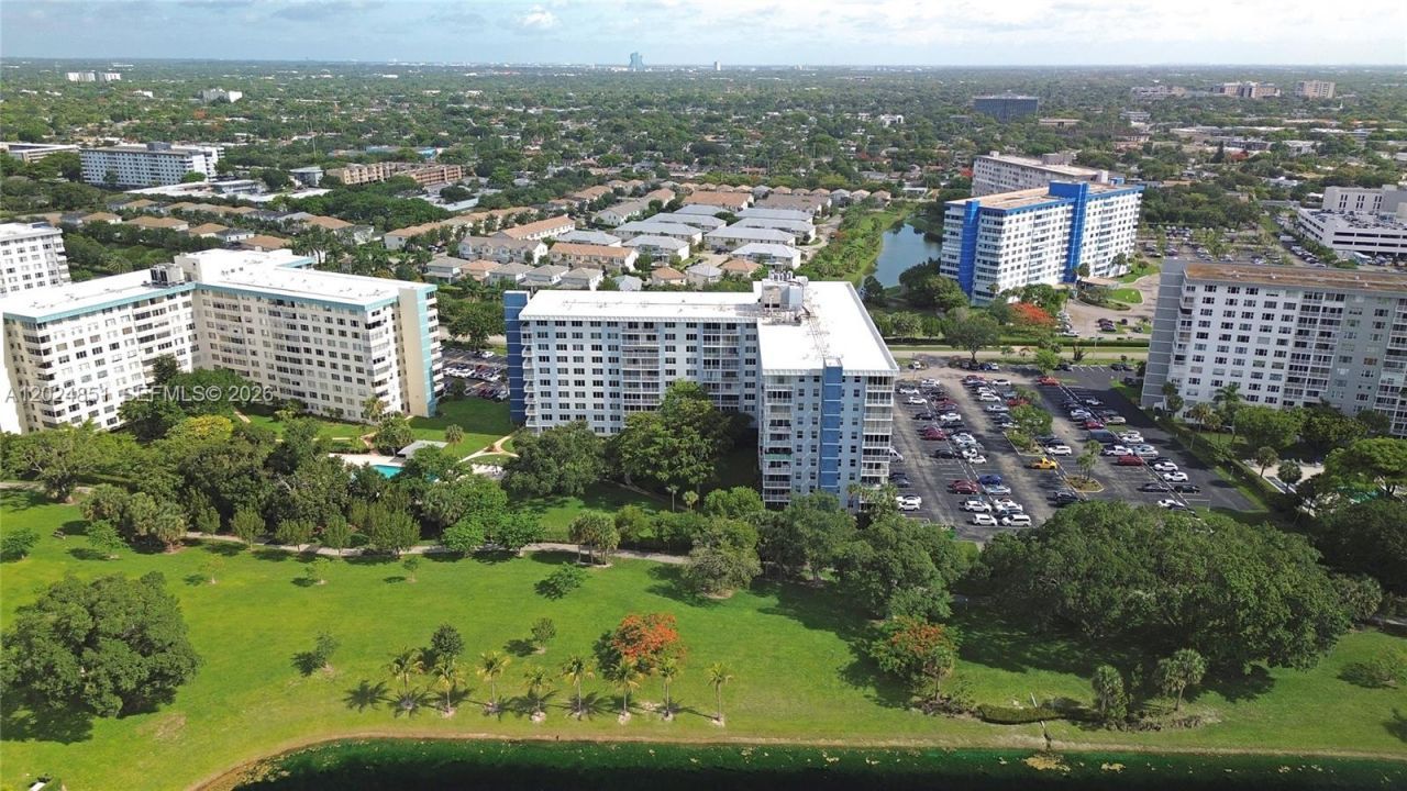 4200 Hillcrest Dr, Unit 504, Hollywood, FL 33021 Photo