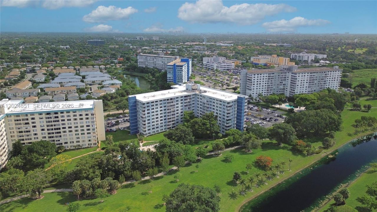 4200 Hillcrest Dr, Unit 504, Hollywood, FL 33021 Photo