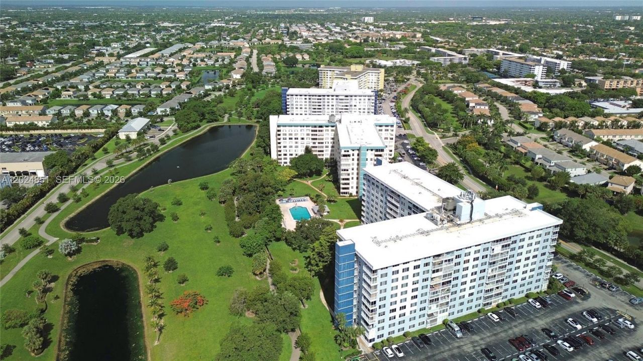 4200 Hillcrest Dr, Unit 504, Hollywood, FL 33021 Photo