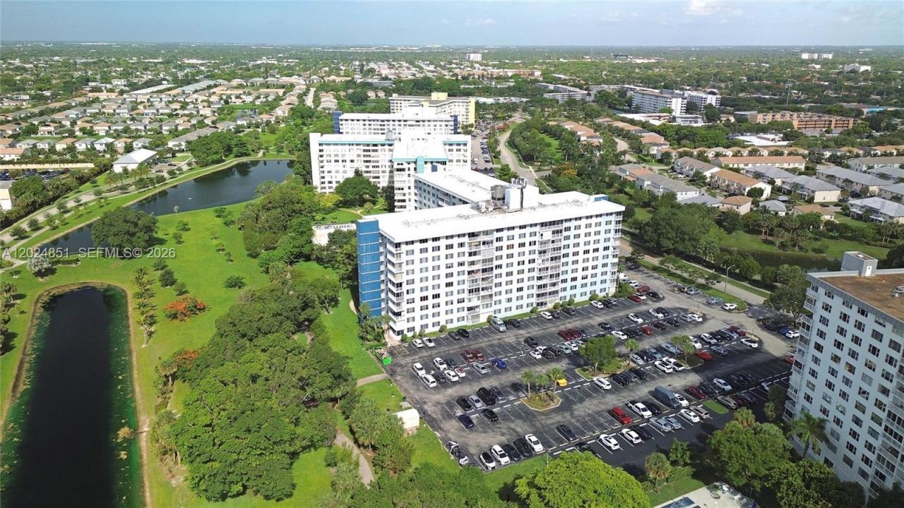 4200 Hillcrest Dr, Unit 504, Hollywood, FL 33021 Photo