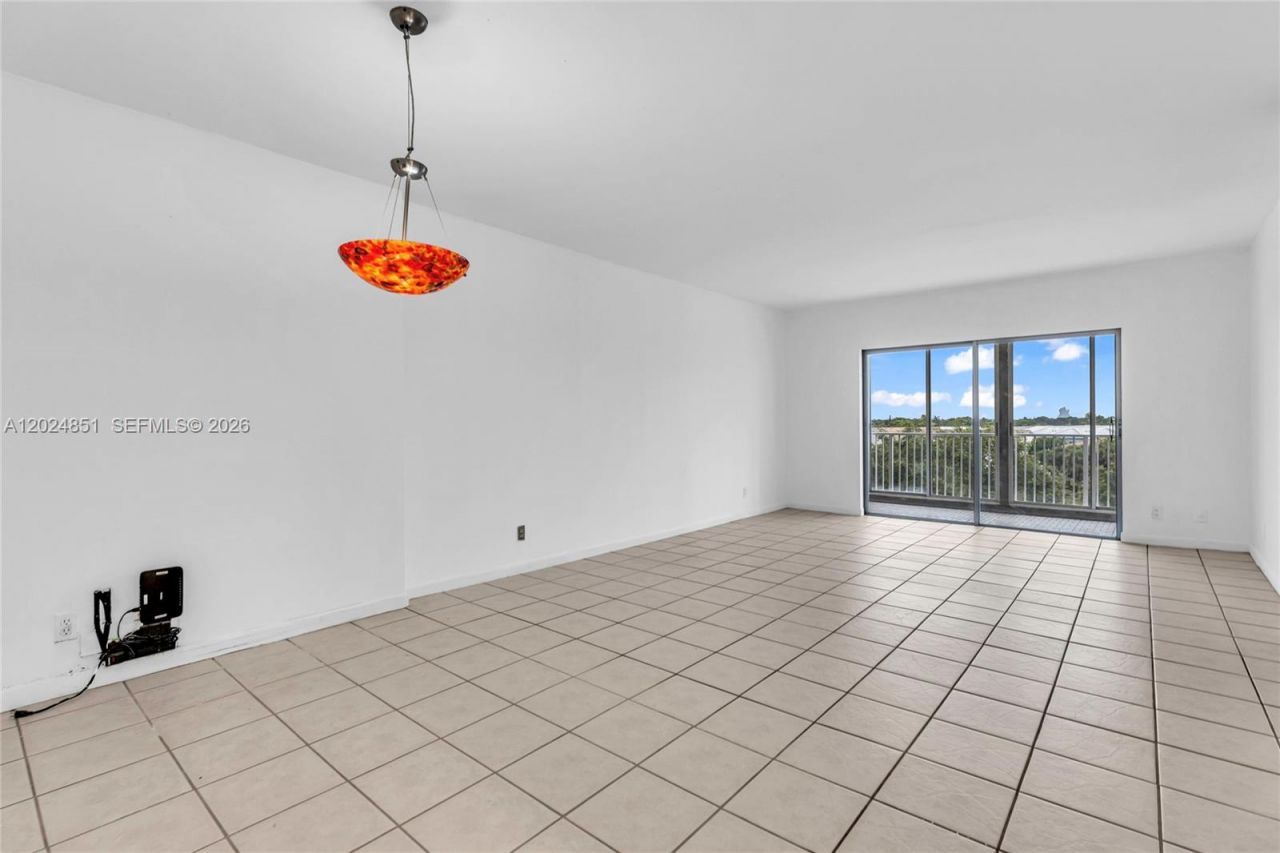 4200 Hillcrest Dr, Unit 504, Hollywood, FL 33021 Photo
