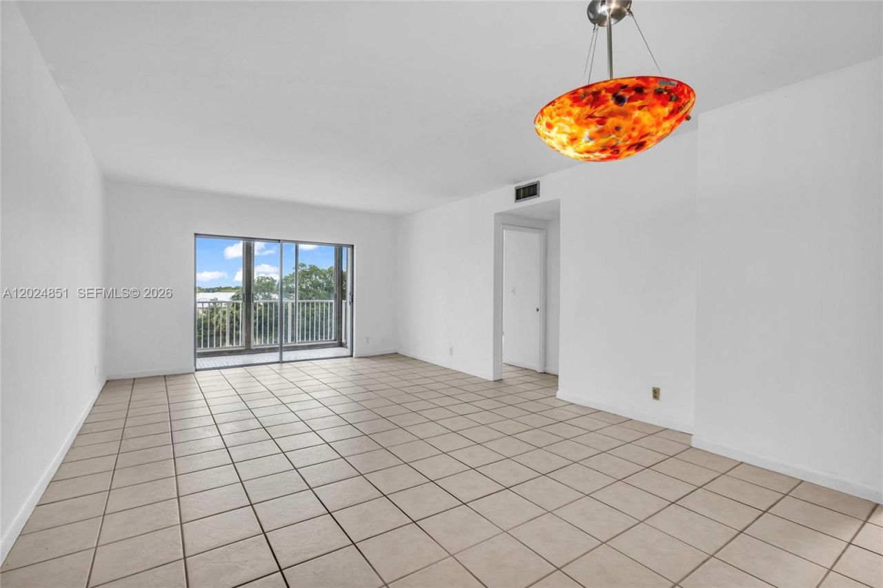 4200 Hillcrest Dr, Unit 504, Hollywood, FL 33021 Photo
