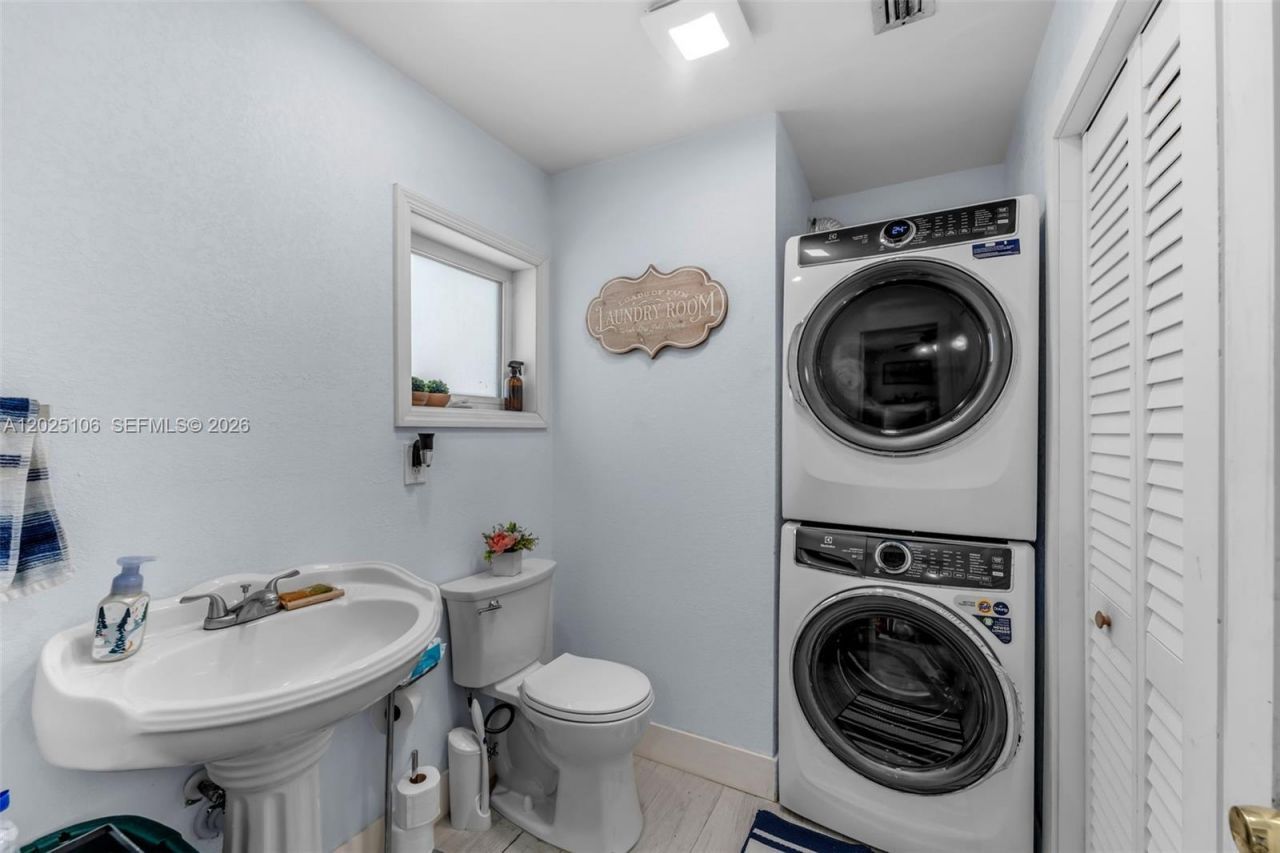 15042 SW 69th St , Miami, FL 33193 Photo