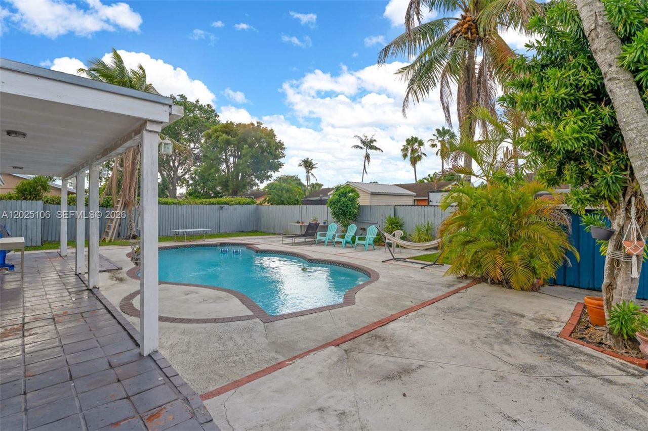 15042 SW 69th St , Miami, FL 33193 Photo