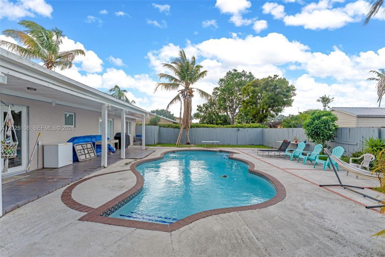 15042 SW 69th St , Miami, FL 33193 Photo