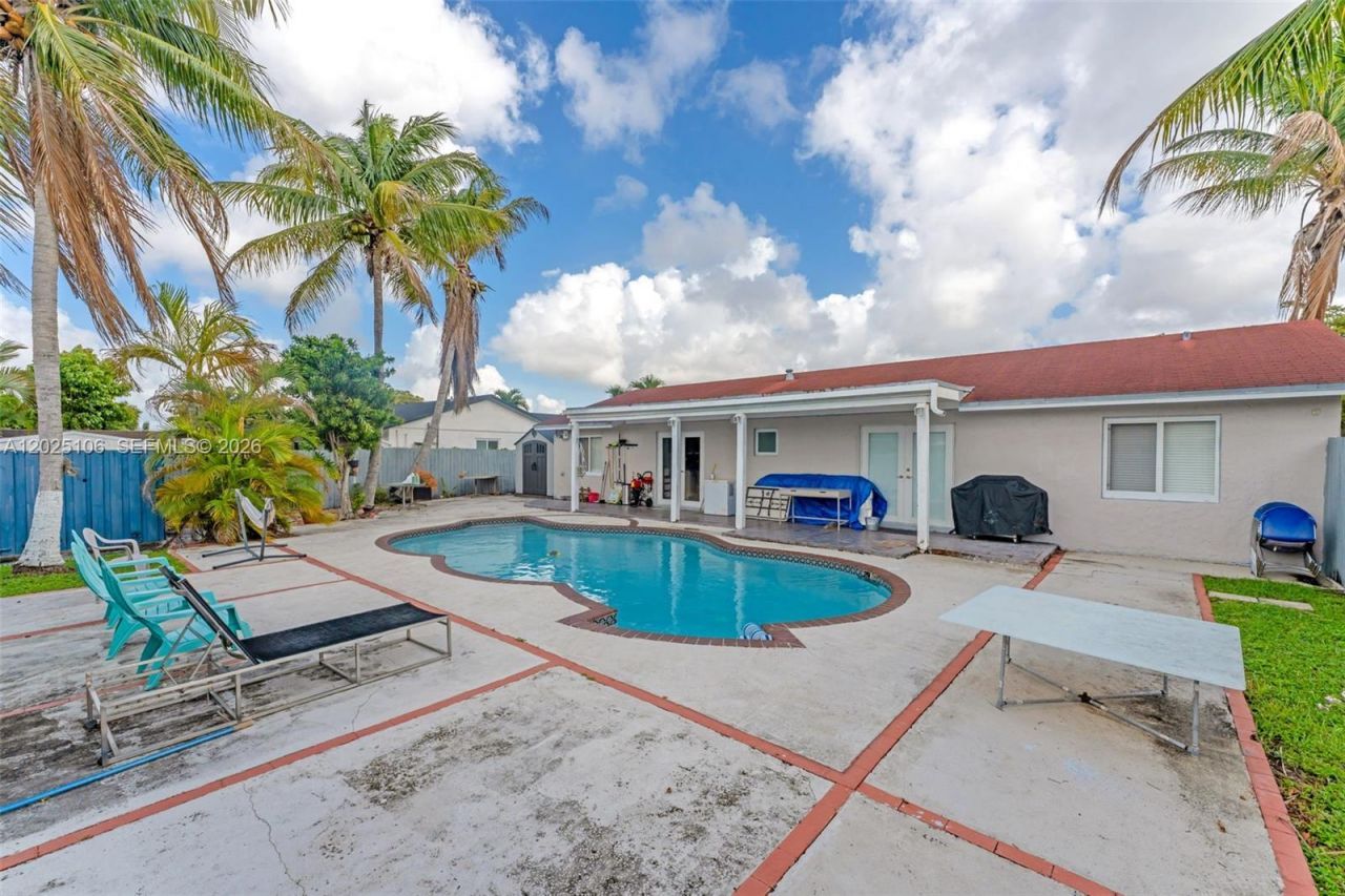 15042 SW 69th St , Miami, FL 33193 Photo