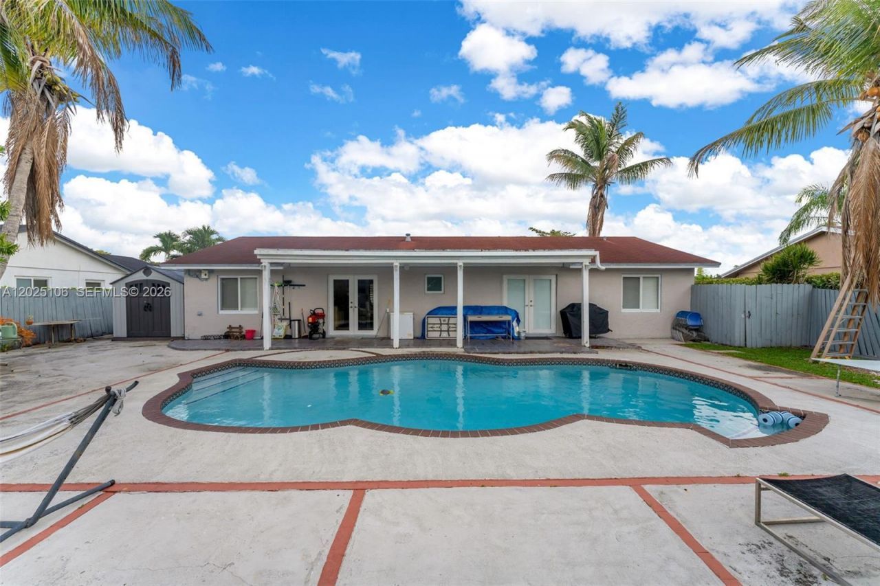 15042 SW 69th St , Miami, FL 33193 Photo