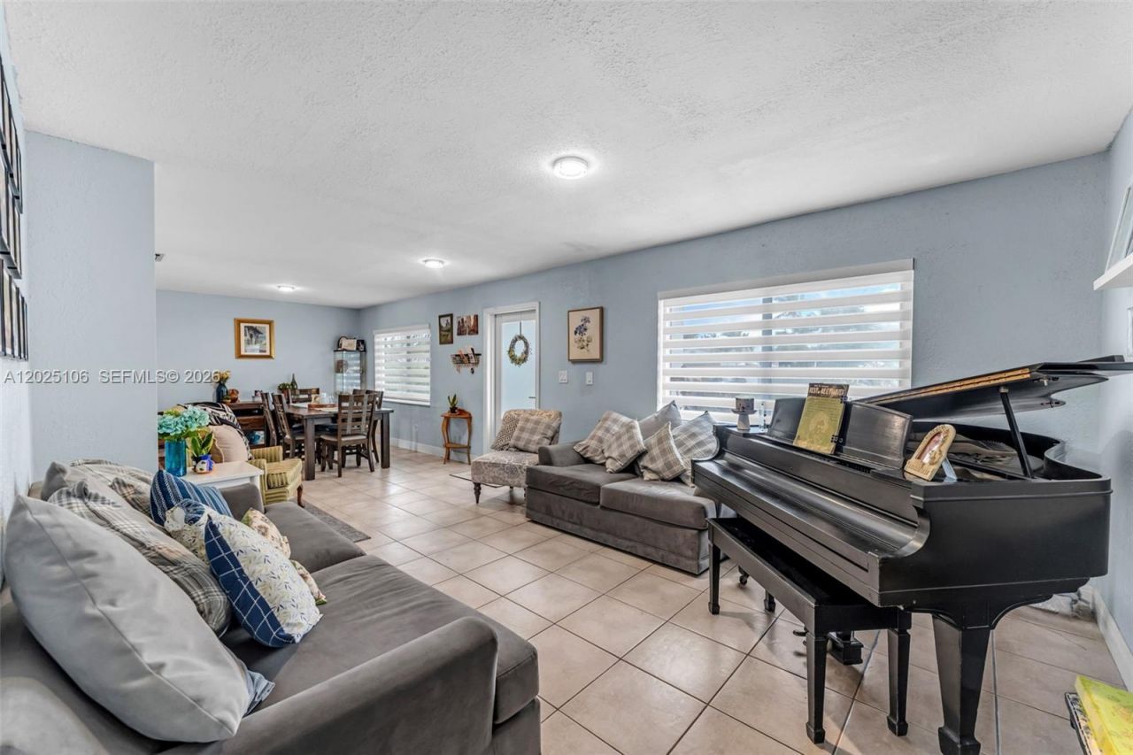15042 SW 69th St , Miami, FL 33193 Photo