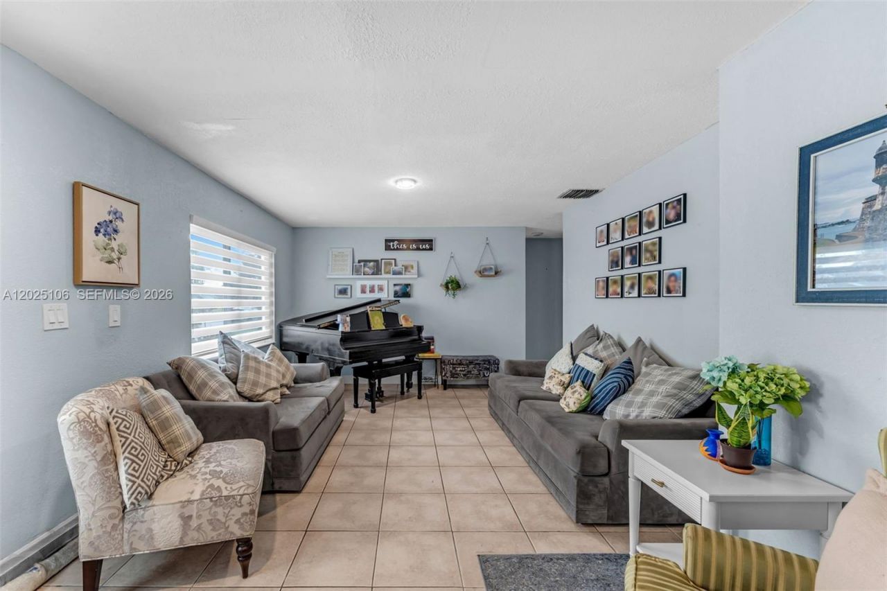 15042 SW 69th St , Miami, FL 33193 Photo