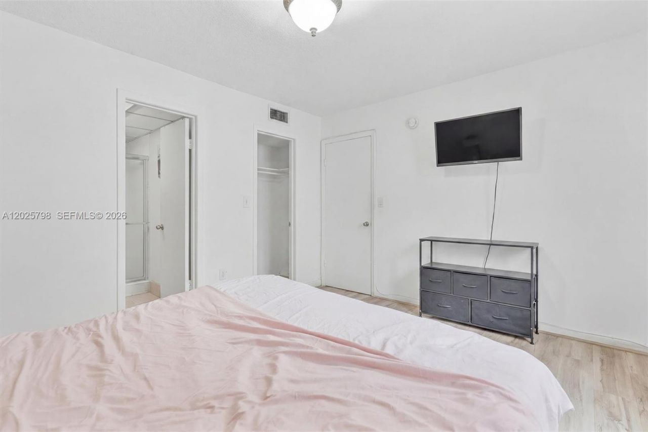 10000 NW 80th Ct , Unit 2245, Hialeah Gardens, FL 33016 Photo