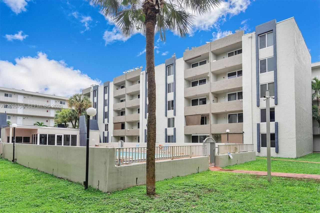 10000 NW 80th Ct , Unit 2245, Hialeah Gardens, FL 33016 Photo