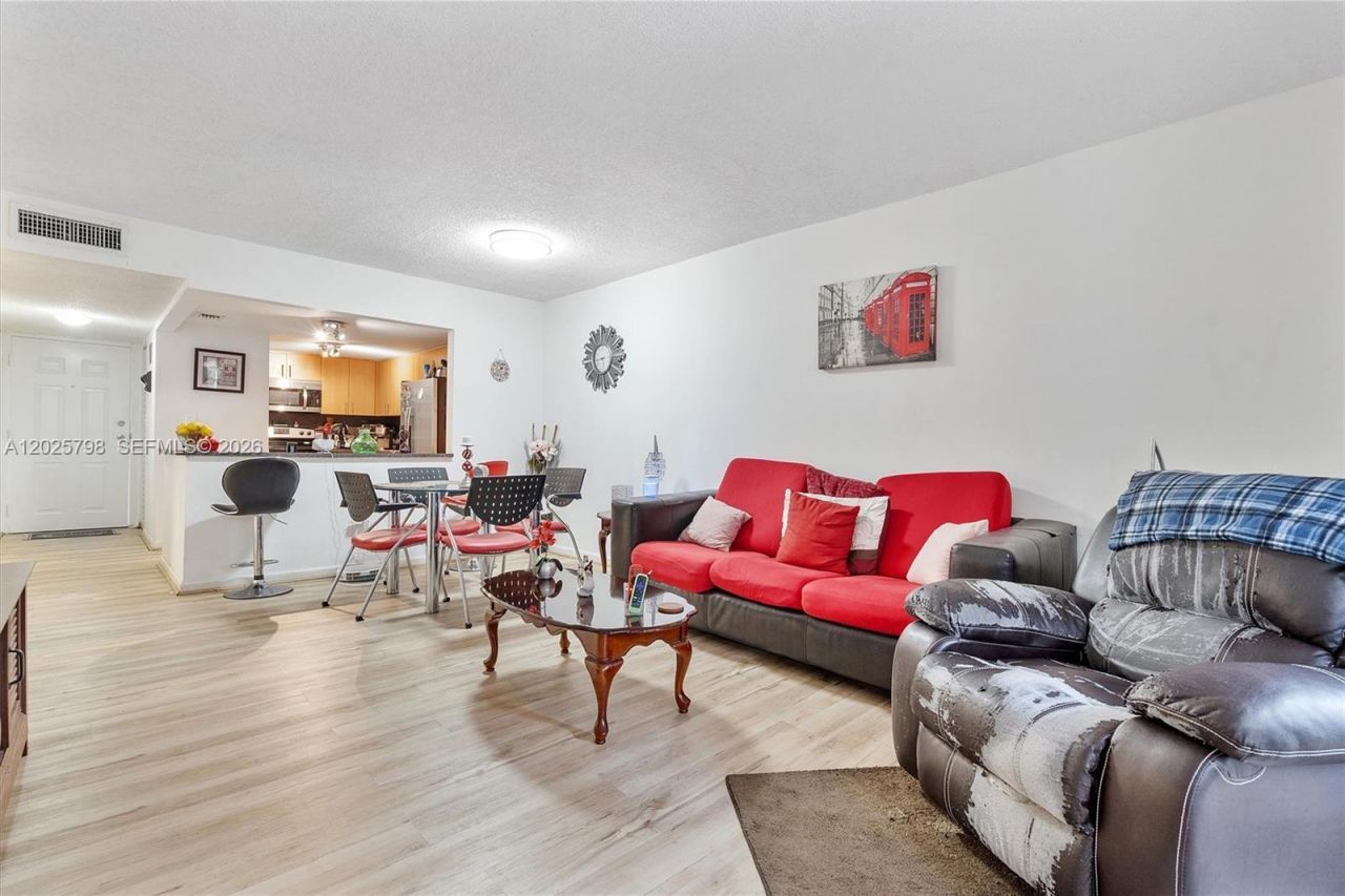 10000 NW 80th Ct , Unit 2245, Hialeah Gardens, FL 33016 Photo