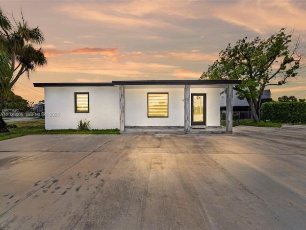 10700 SW 46th St , Miami, FL 33165