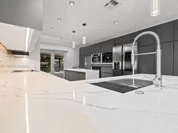 2257 SW 11th St , Miami, FL 33135