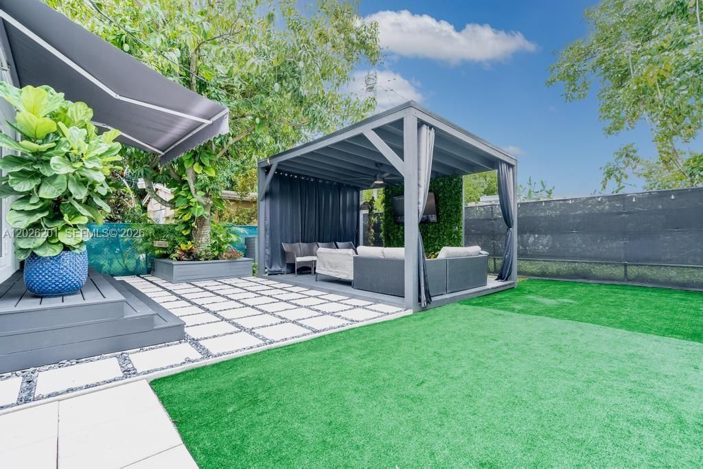 2257 SW 11th St , Miami, FL 33135 Photo