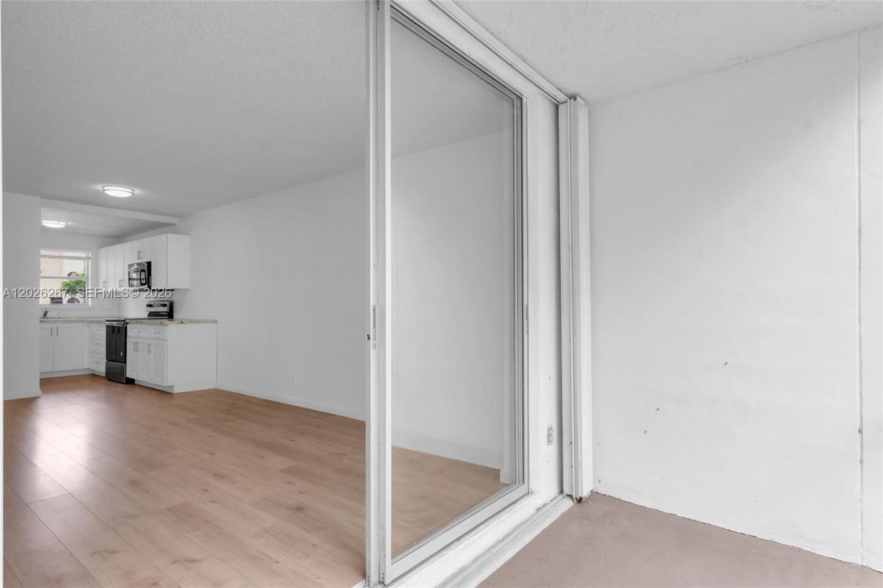 9601 Sunrise Lakes Blvd, Unit 106, Sunrise, FL 33322 Photo